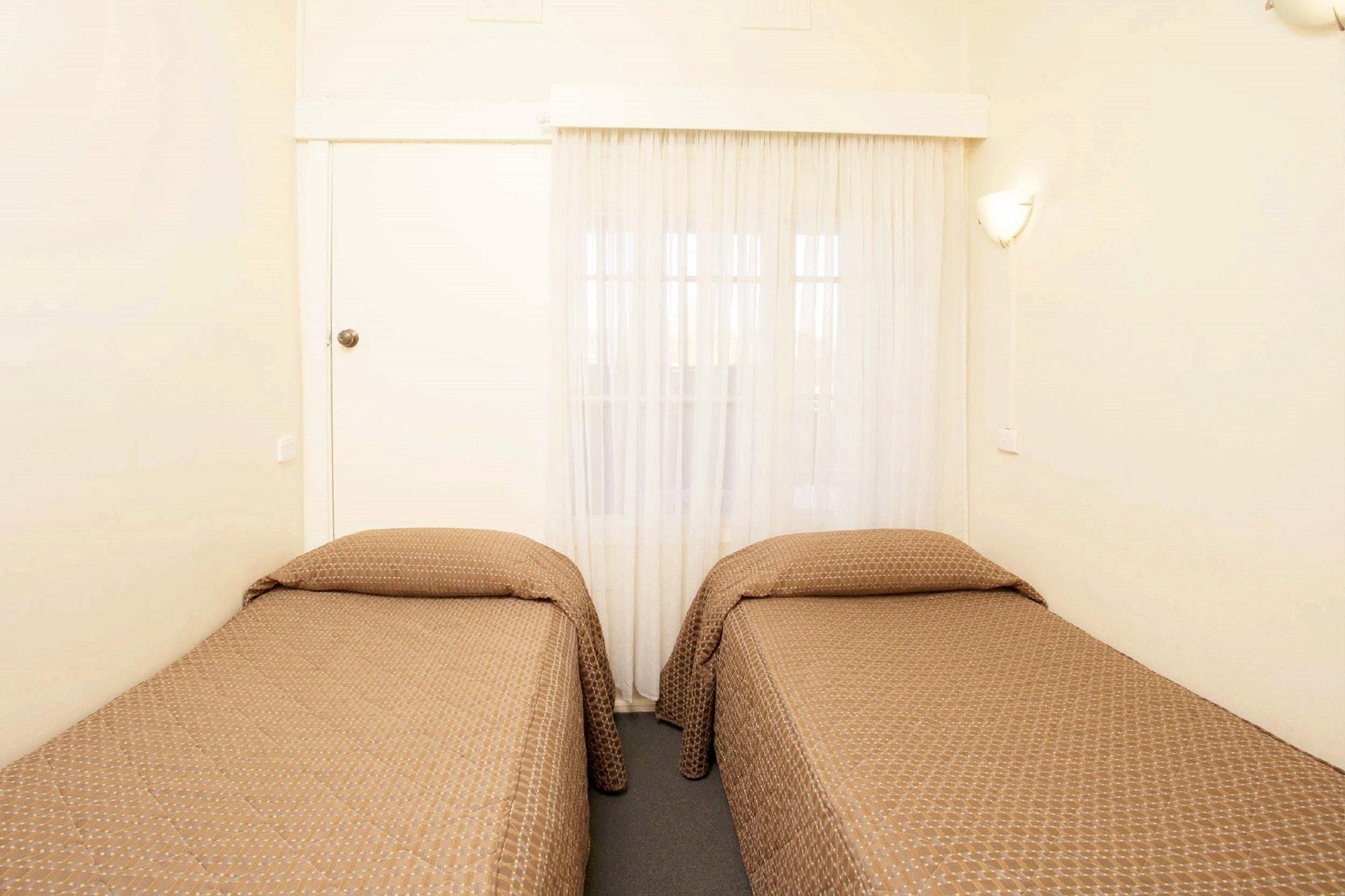 The Club Motel And Apartments Wagga Wagga Exterior photo